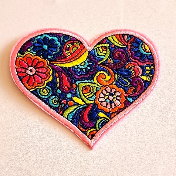 Boho Gypsy Sisters Accessories - HIPPIE FLOWER POWER HEART IRON ON PATCH